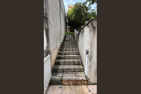 Casa para alugar com 326m², 3 quartos e 6 vagas Casa para alugar com 326m², 3 quartos e 6 vagasEscada