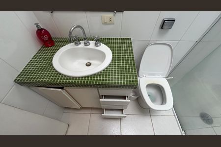 Casa para alugar com 326m², 3 quartos e 6 vagas Casa para alugar com 326m², 3 quartos e 6 vagasBanheiro da Suíte 3