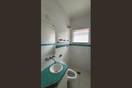 Casa para alugar com 326m², 3 quartos e 6 vagas Casa para alugar com 326m², 3 quartos e 6 vagasBanheiro da Suíte 2