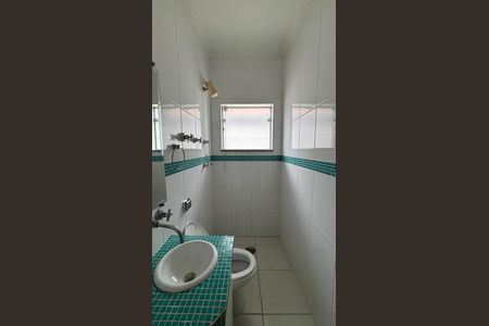 Casa para alugar com 326m², 3 quartos e 6 vagas Casa para alugar com 326m², 3 quartos e 6 vagasBanheiro da Suíte 2