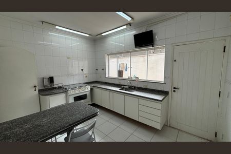 Casa para alugar com 326m², 3 quartos e 6 vagas Casa para alugar com 326m², 3 quartos e 6 vagasCozinha