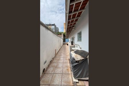 Casa para alugar com 326m², 3 quartos e 6 vagas Casa para alugar com 326m², 3 quartos e 6 vagasQuintal - Area de Serviço