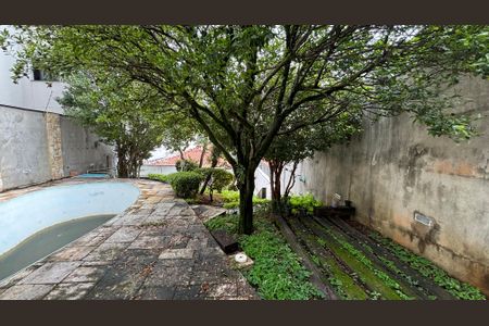 Casa para alugar com 326m², 3 quartos e 6 vagas Casa para alugar com 326m², 3 quartos e 6 vagasQuintal - Piscina