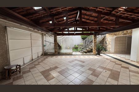 Casa para alugar com 326m², 3 quartos e 6 vagas Casa para alugar com 326m², 3 quartos e 6 vagasGaragem