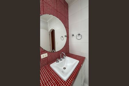 Casa para alugar com 326m², 3 quartos e 6 vagas Casa para alugar com 326m², 3 quartos e 6 vagasBanheiro da Suíte 1