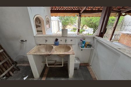 Casa para alugar com 326m², 3 quartos e 6 vagas Casa para alugar com 326m², 3 quartos e 6 vagasQuintal - Area de Serviço