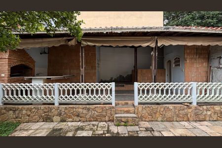 Casa para alugar com 326m², 3 quartos e 6 vagas Casa para alugar com 326m², 3 quartos e 6 vagasQuintal