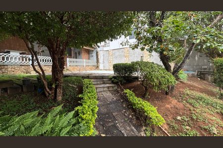 Casa para alugar com 326m², 3 quartos e 6 vagas Casa para alugar com 326m², 3 quartos e 6 vagasQuintal