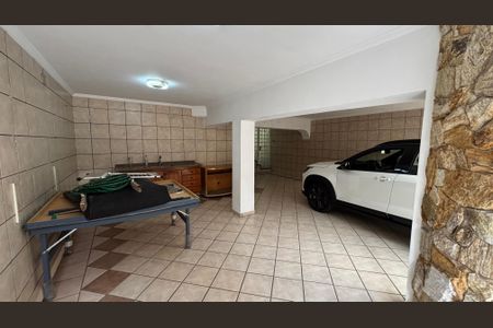 Casa para alugar com 326m², 3 quartos e 6 vagas Casa para alugar com 326m², 3 quartos e 6 vagasGaragem