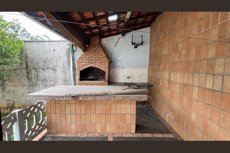 Casa para alugar com 326m², 3 quartos e 6 vagas Casa para alugar com 326m², 3 quartos e 6 vagasQuintal - Churrasqueira