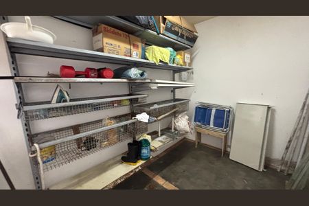 Casa para alugar com 326m², 3 quartos e 6 vagas Casa para alugar com 326m², 3 quartos e 6 vagasQuarto de Apoio