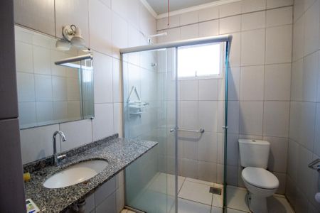 Casa para alugar com 130m², 2 quartos e 2 vagas Casa para alugar com 130m², 2 quartos e 2 vagasBanheiro da Suíte 2