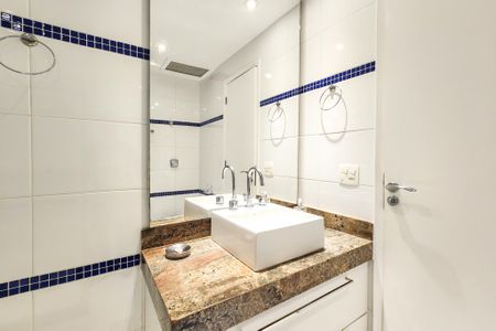 Apartamento à venda com 94m², 2 quartos e 1 vagaBanheiro Social 