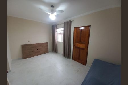 Sala de casa para alugar com 2 quartos, 65m² em Vila Voturuá, São Vicente