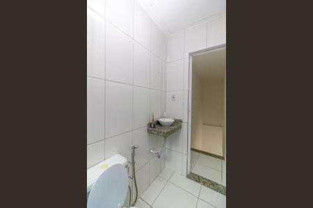 Casa de condomínio para alugar com 65m², 2 quartos e 1 vaga Casa de condomínio para alugar com 65m², 2 quartos e 1 vagaBanheiro