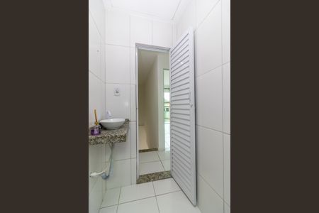 Casa de condomínio para alugar com 65m², 2 quartos e 1 vaga Casa de condomínio para alugar com 65m², 2 quartos e 1 vagaBanheiro