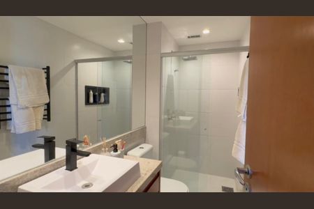 Apartamento à venda com 93m², 3 quartos e 2 vagasBanheiro Social