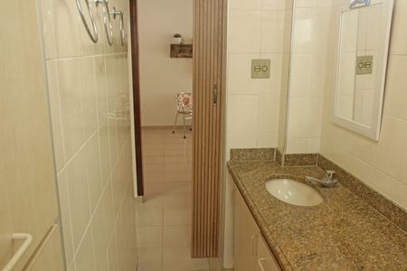Banheiro de apartamento para alugar com 1 quarto, 70m² em Boqueirão, Santos