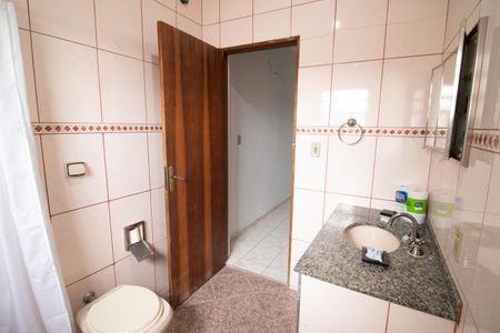 Casa à venda com 272m², 3 quartos e 1 vagaBANHEIRO
