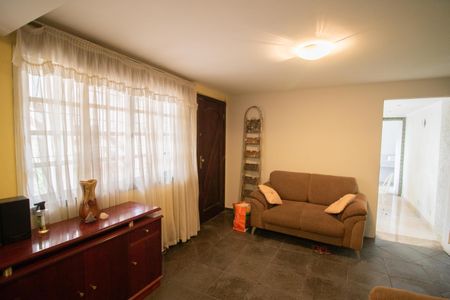 SALA de casa à venda com 3 quartos, 272m² em Parque Maria Domitila, São Paulo