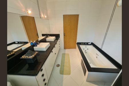 Casa à venda com 400m², 4 quartos e 6 vagas Casa à venda com 400m², 4 quartos e 6 vagasFoto 06