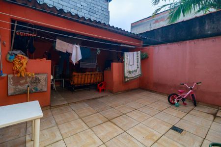 Casa à venda com 50m², 2 quartos e 2 vagas Casa à venda com 50m², 2 quartos e 2 vagasQuintal