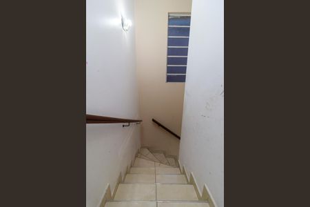 Casa à venda com 50m², 2 quartos e 2 vagas Casa à venda com 50m², 2 quartos e 2 vagasEscada