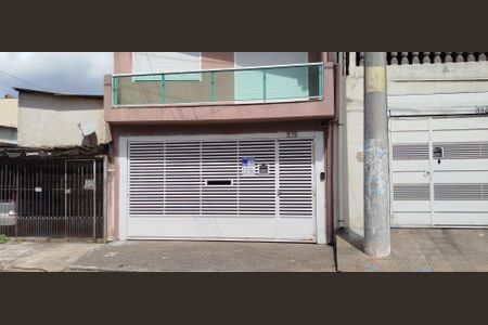 Casa para alugar com 210m², 2 quartos e 1 vagaFachada + Placa