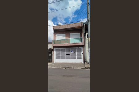Casa para alugar com 210m², 2 quartos e 1 vagaFachada + Placa
