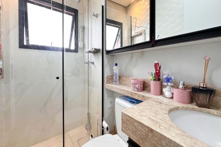 Apartamento à venda com 58m², 2 quartos e 2 vagasBanheiro da Suíte