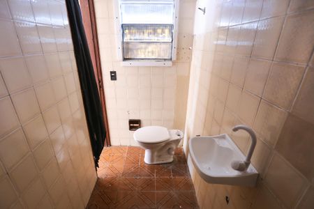 Casa para alugar com 250m², 3 quartos e 3 vagasBanheiro da Edícula