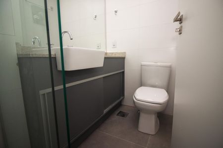 Apartamento à venda com 69m², 2 quartos e 1 vaga Apartamento à venda com 69m², 2 quartos e 1 vagaBanheiro da Suíte