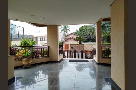 Apartamento à venda com 237m², 3 quartos e 3 vagas Apartamento à venda com 237m², 3 quartos e 3 vagasÁrea comum - Hall social