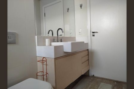 Apartamento à venda com 237m², 3 quartos e 3 vagas Apartamento à venda com 237m², 3 quartos e 3 vagasBanheiro 2