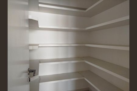 Apartamento à venda com 237m², 3 quartos e 3 vagas Apartamento à venda com 237m², 3 quartos e 3 vagasDespensa