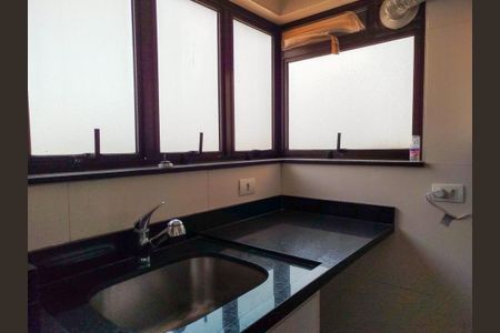 Apartamento à venda com 237m², 3 quartos e 3 vagas Apartamento à venda com 237m², 3 quartos e 3 vagasÁrea de Serviço