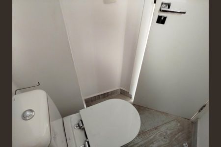 Apartamento à venda com 237m², 3 quartos e 3 vagas Apartamento à venda com 237m², 3 quartos e 3 vagasBanheiro 4 - Lavabo da cobertura