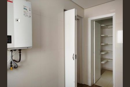 Apartamento à venda com 237m², 3 quartos e 3 vagas Apartamento à venda com 237m², 3 quartos e 3 vagasÁrea de Serviço