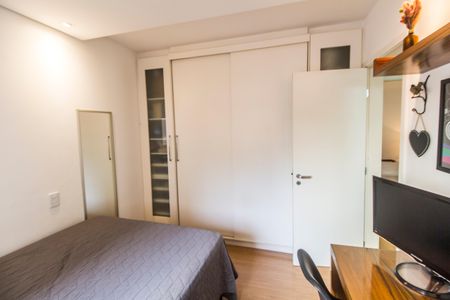 Apartamento à venda com 130m², 4 quartos e 2 vagasQuarto 2