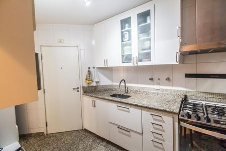 Apartamento à venda com 130m², 4 quartos e 2 vagasCozinha