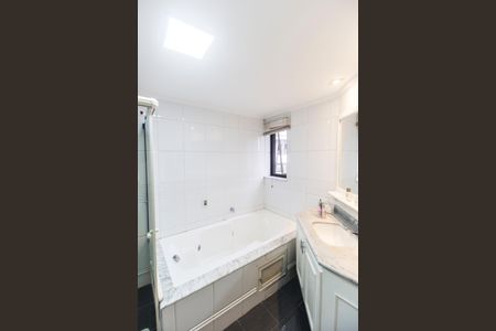 Apartamento à venda com 130m², 4 quartos e 2 vagasBanheiro da Suíte