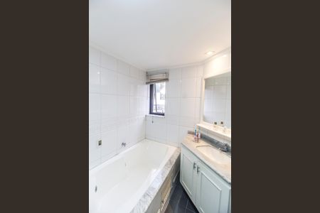 Apartamento à venda com 130m², 4 quartos e 2 vagasBanheiro da Suíte