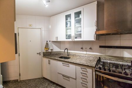 Apartamento à venda com 130m², 4 quartos e 2 vagasCozinha