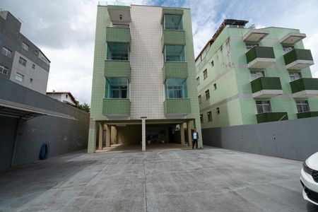 Apartamento à venda com 74m², 3 quartos e 1 vaga Apartamento à venda com 74m², 3 quartos e 1 vagaFachada do bloco