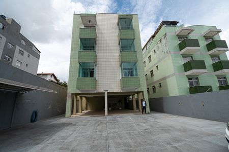 Apartamento à venda com 74m², 3 quartos e 1 vaga Apartamento à venda com 74m², 3 quartos e 1 vagaFachada do bloco