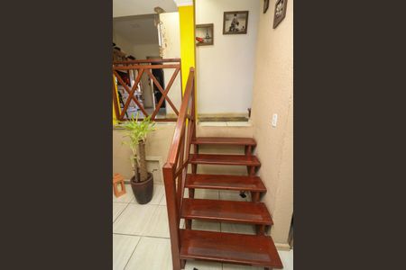 Casa à venda com 182m², 4 quartos e 4 vagasEscada