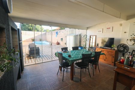 Casa à venda com 182m², 4 quartos e 4 vagasVaranda