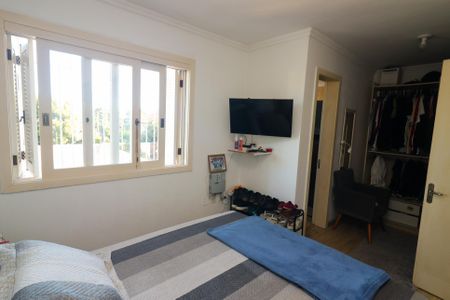 Casa à venda com 182m², 4 quartos e 4 vagasSuíte 2