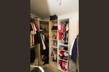 Casa à venda com 182m², 4 quartos e 4 vagasCloset da suíte 2
