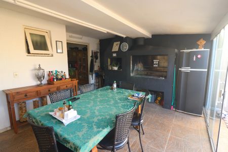 Varanda de casa à venda com 4 quartos, 182m² em Espírito Santo, Porto Alegre